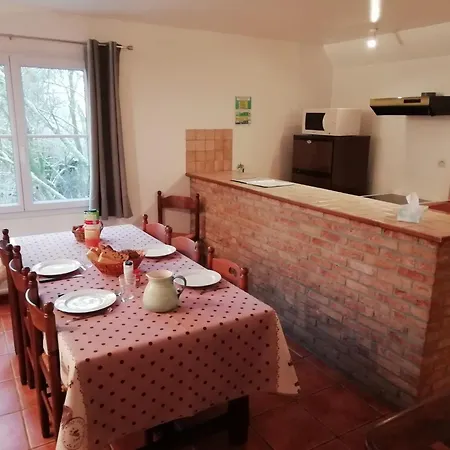 Apartment Vintage Flat With Swimming Pool, Cleaning Included *