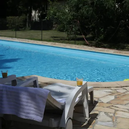 Apartment Vintage Flat With Swimming Pool, Cleaning Included